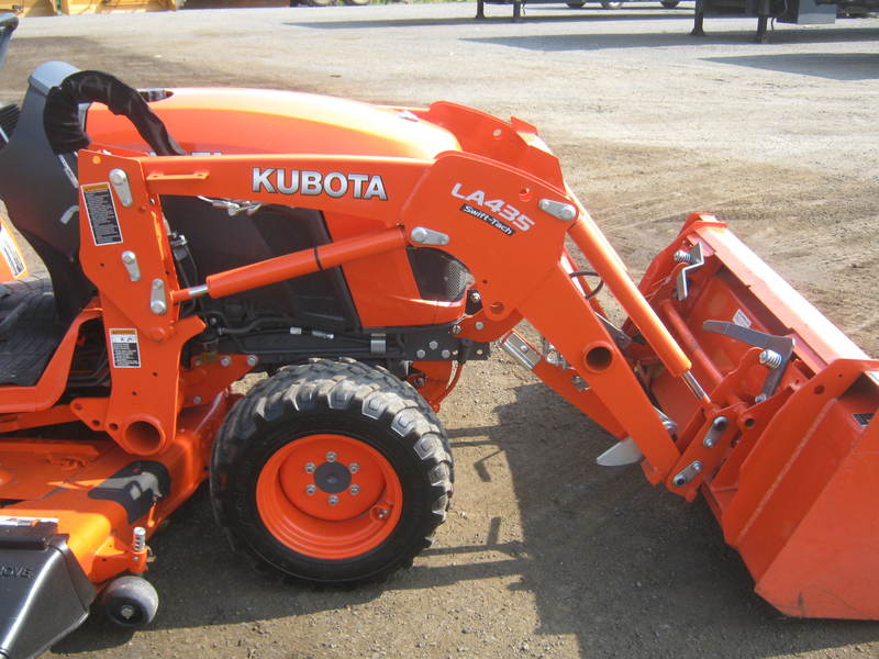 Tractors - Compact  Kubota B2601 Tractor   Photo